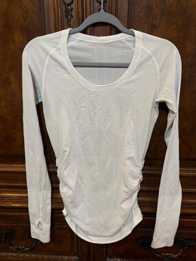 Lululemon Long-Sleeve Scoop Neck Active Top - off-white w/gray stitching design